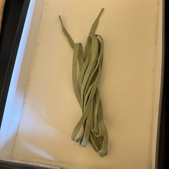 vintage 00s Diesel size 6 cream leather sneakers w/red stripe,pink interior - Picture 4 of 4